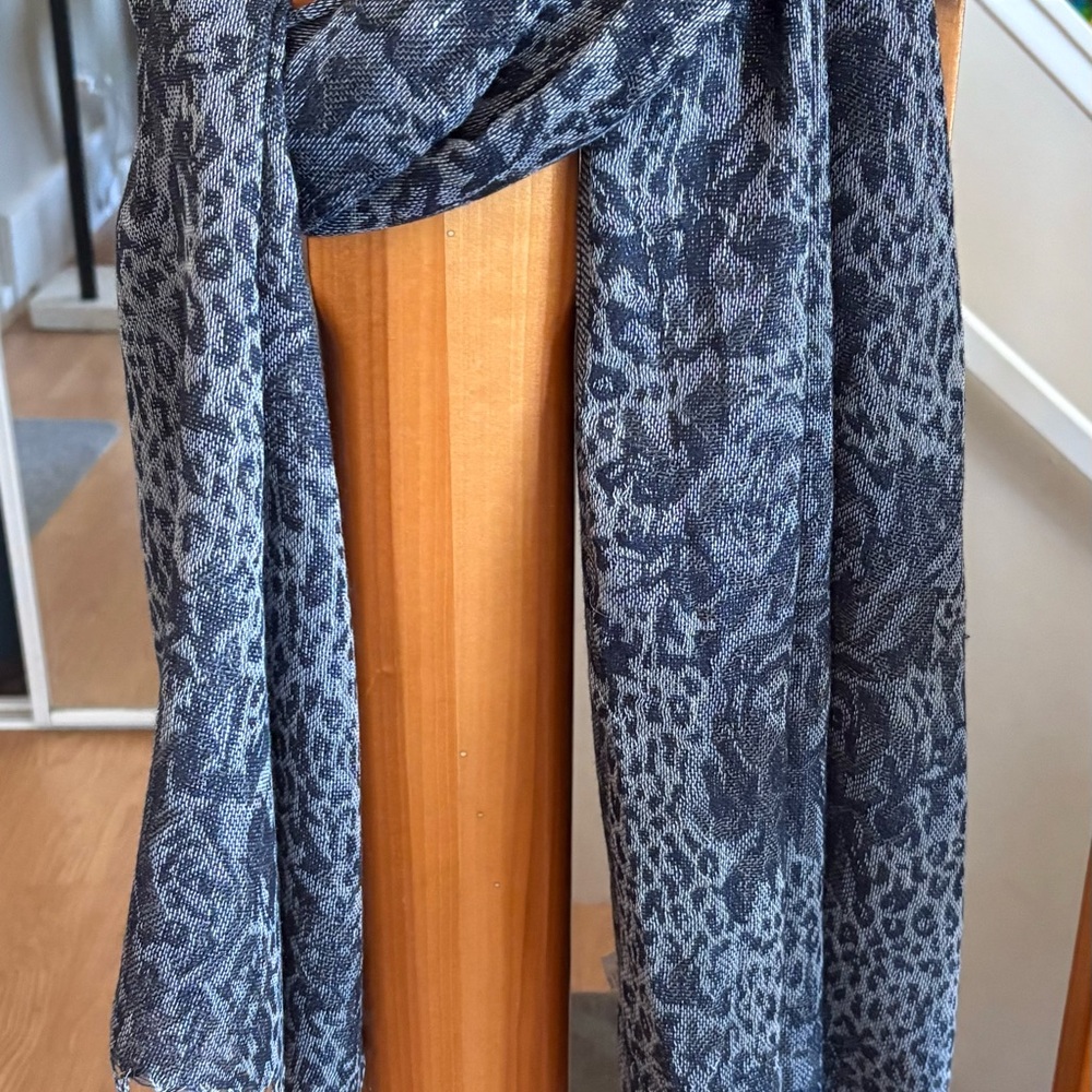 Elegant Blue Patterned Pashmina / Scarf